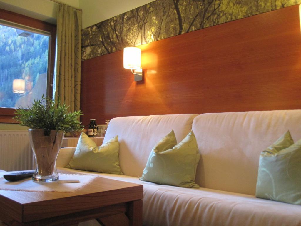 Hotel Garni Romantika Sankt Leonhard im Pitztal Δωμάτιο φωτογραφία