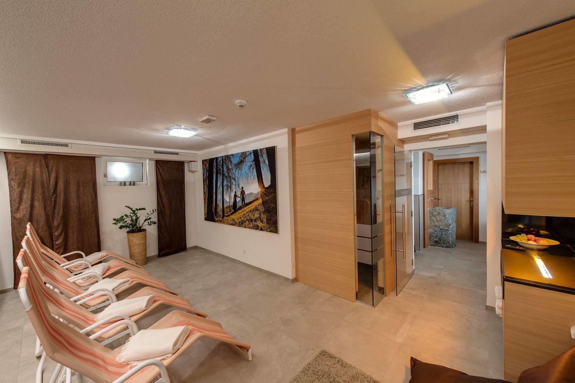 Hotel Garni Romantika Sankt Leonhard im Pitztal Εξωτερικό φωτογραφία