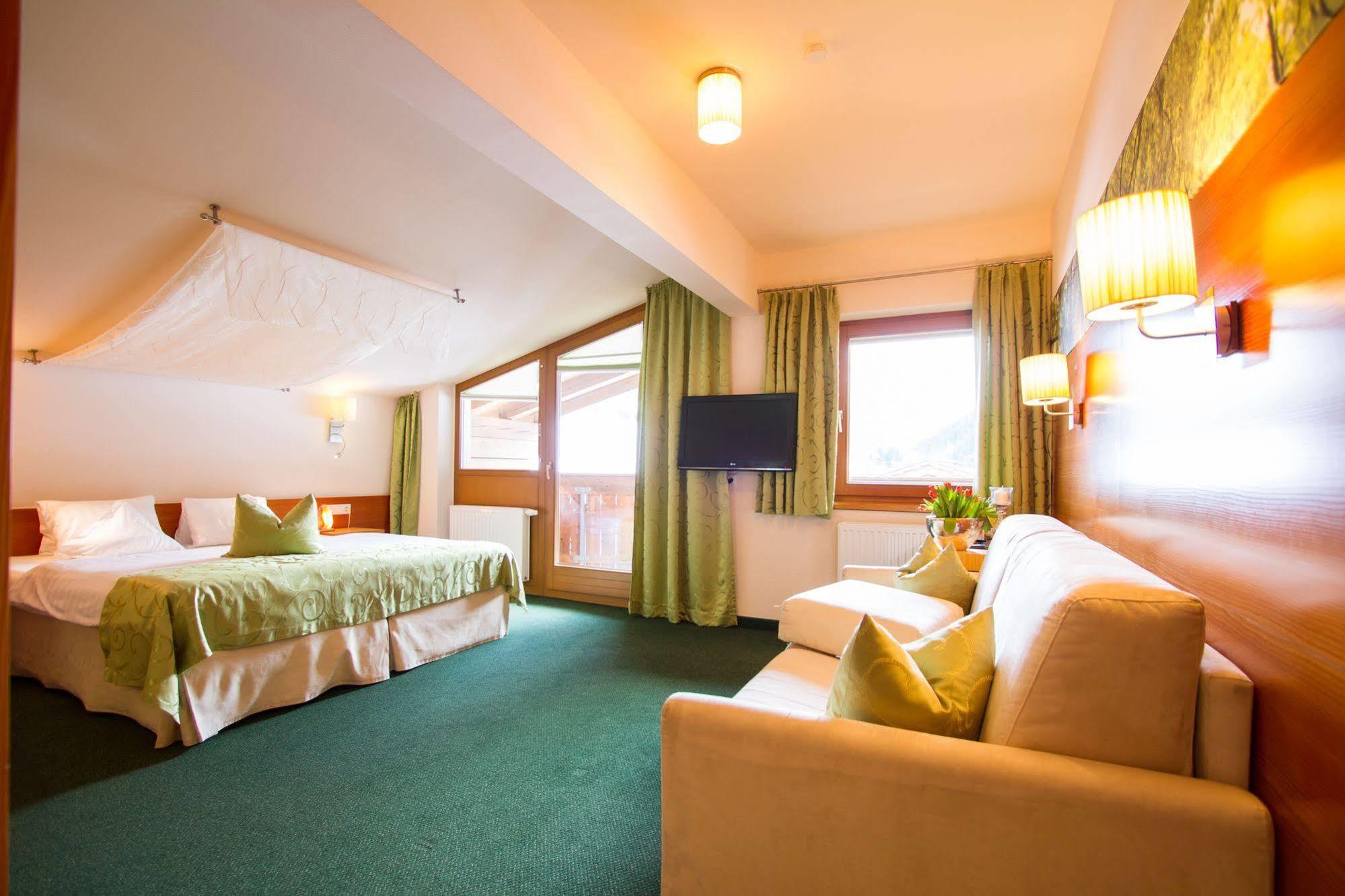 Hotel Garni Romantika Sankt Leonhard im Pitztal Εξωτερικό φωτογραφία