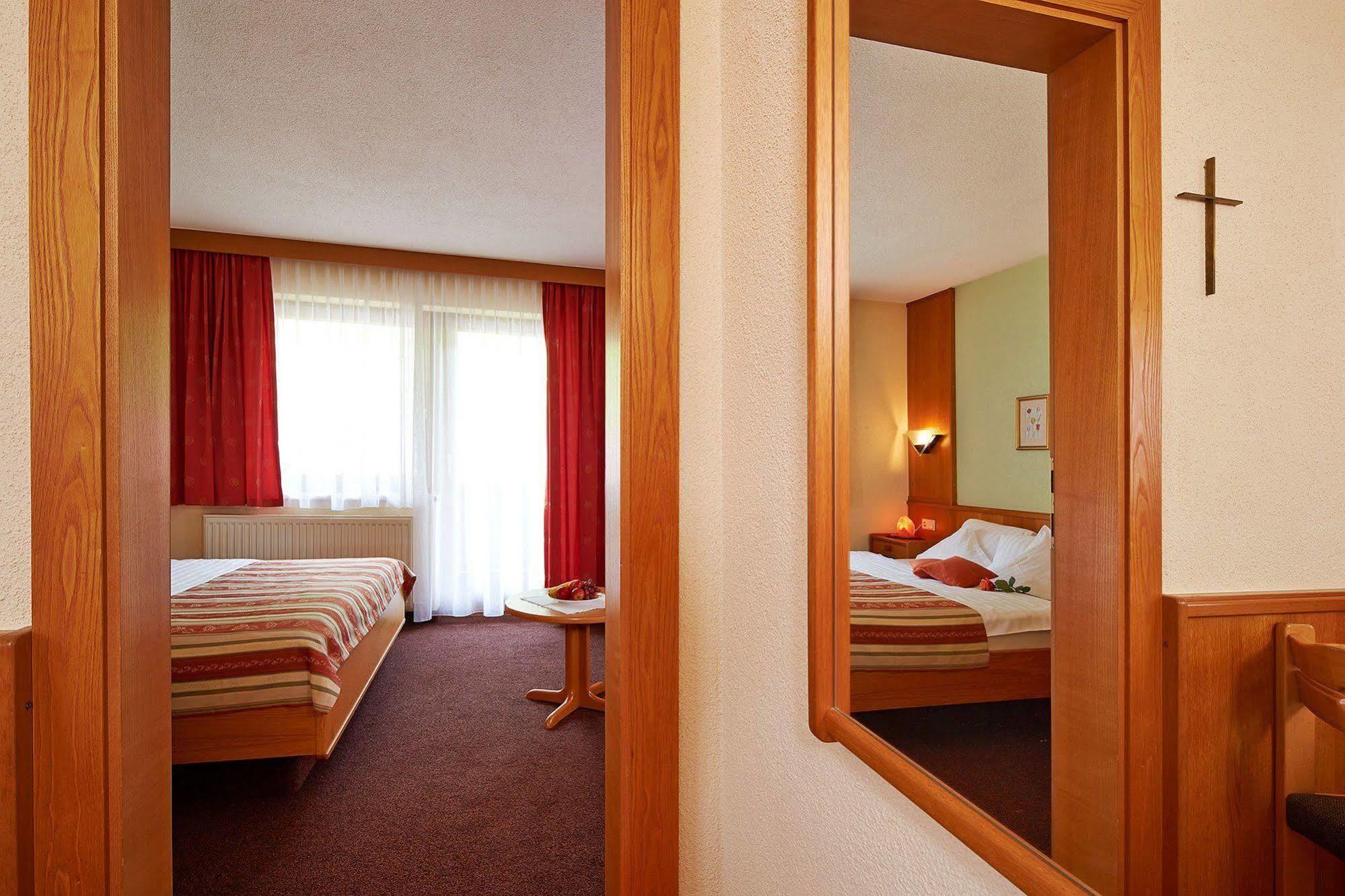 Hotel Garni Romantika Sankt Leonhard im Pitztal Εξωτερικό φωτογραφία